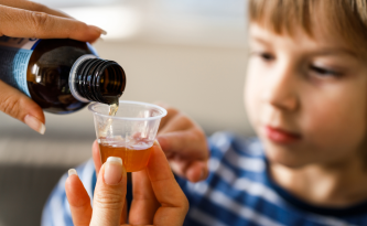Mal di gola in estate: cause, rimedi e come prevenirlo
