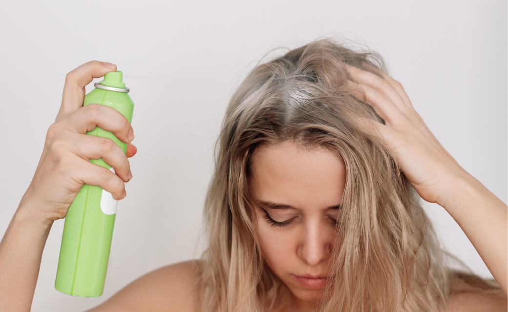 Shampoo secco: quando usarlo e perché può salvarti la giornata Shampoo secco: quando usarlo e perché può salvarti la giornata