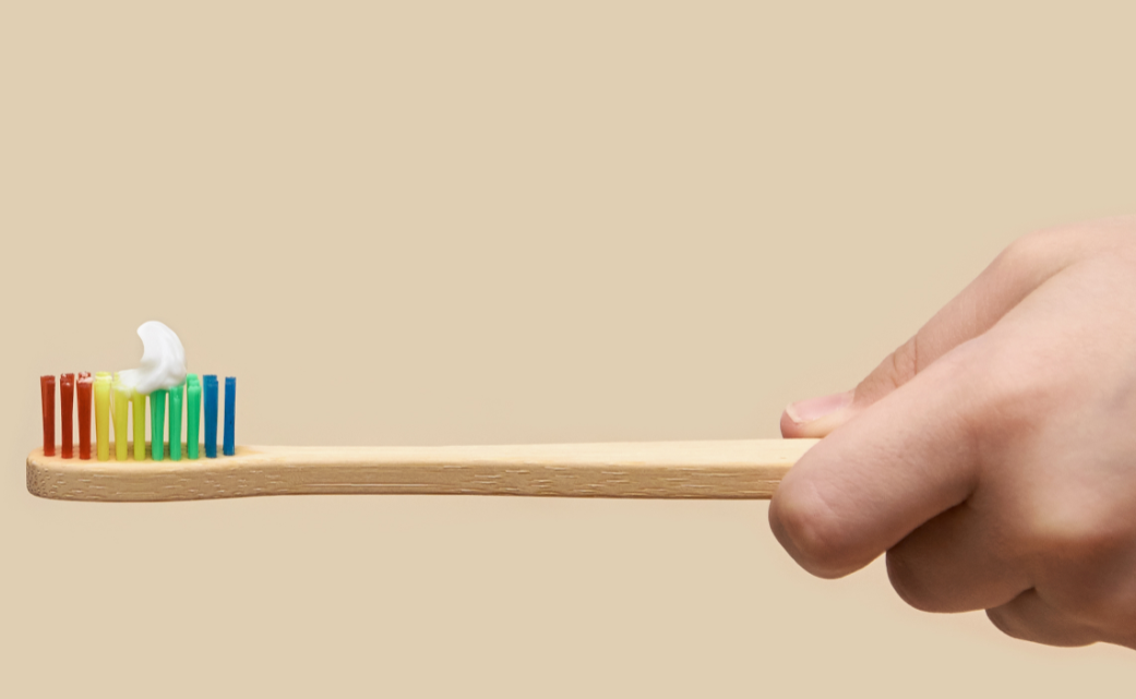 Igiene quotidiana dei denti – come utilizzare il filo interdentale Igiene quotidiana dei denti – come utilizzare il filo interdentale